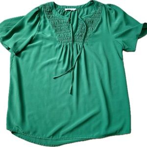 Cute, green blouse like new